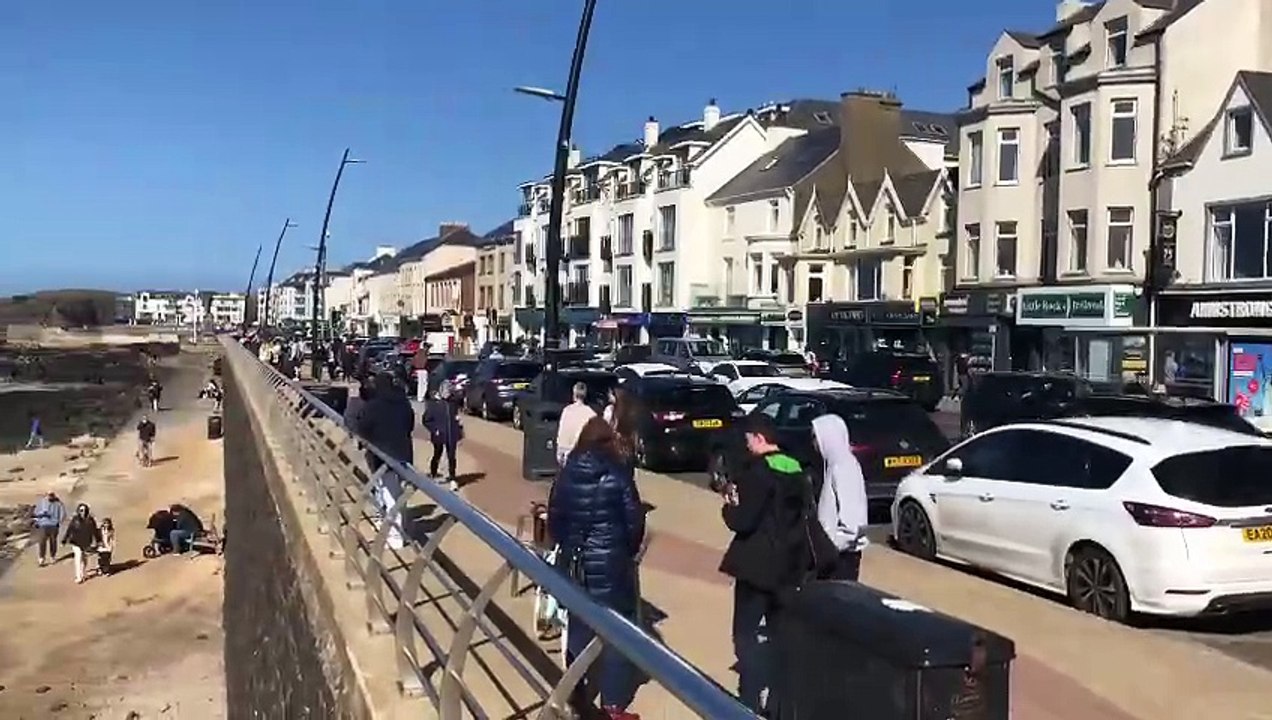 Portstewart sees busy weekend as visitors take advantage of the sunny weather with ice cream stands, cafes, and beach shops doing a brisk trade