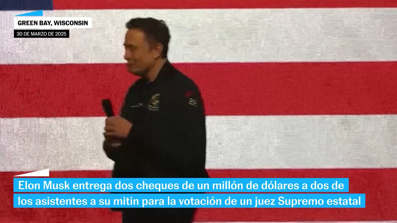 Elon Musk entrega dos cheques de un millón de dólares a dos de sus seguidores