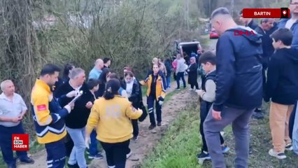 Bartın'da otomobil ile çarpışan hafif ticari araç devrildi