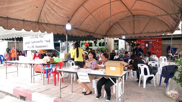 Immeuble effondré à Bangkok: l'attente des proches des ouvriers portés disparus