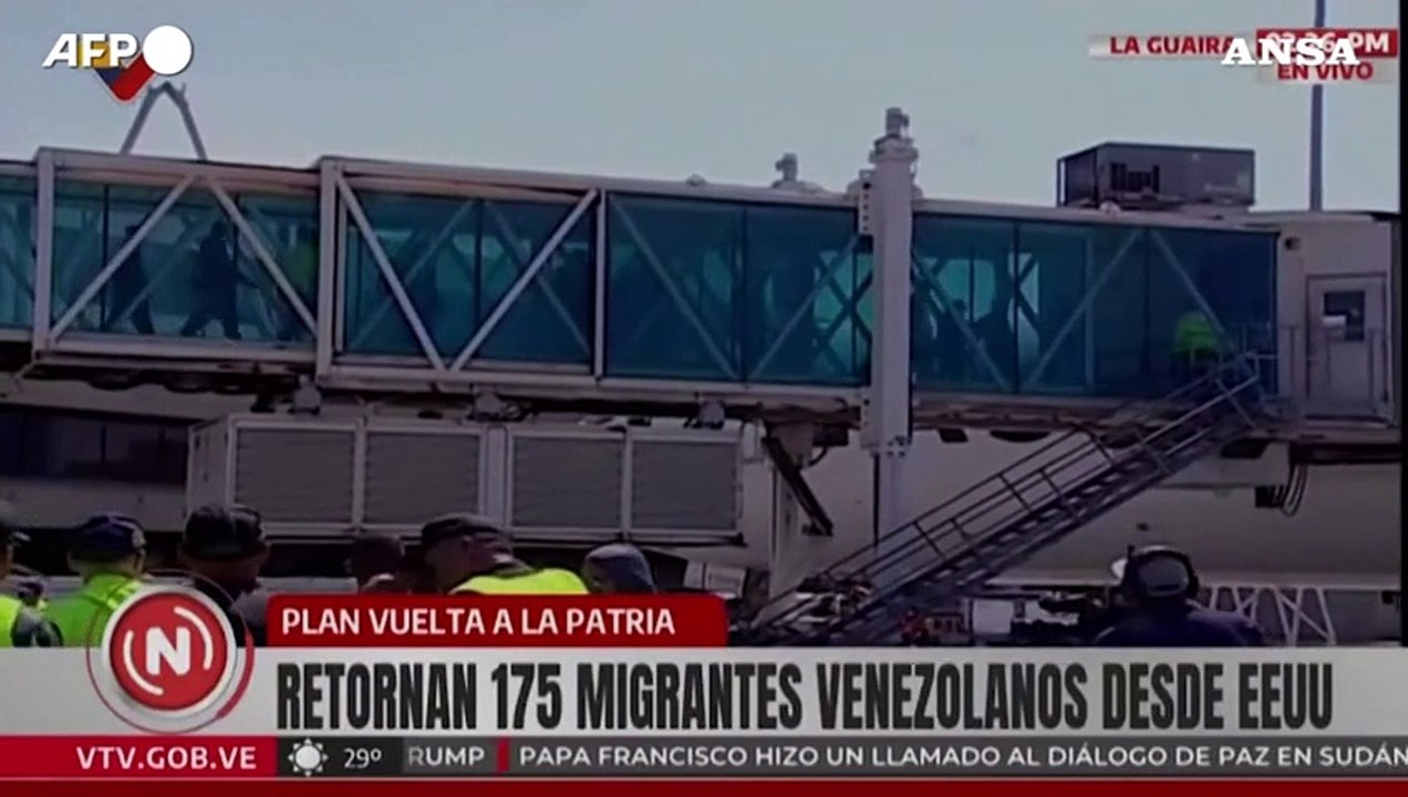 Venezuela, arriva a Caracas l'aereo con 175 migranti espulsi dagli Usa