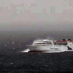 Ligação marítima Madeira-Porto Santo