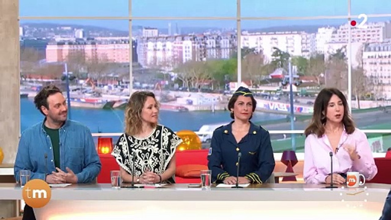 « Je vous sens émue… » : Elsa Zylberstein bouleversée, apprend la mort d’Yves Boisset en direct dans Télématin (VIDEO)