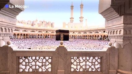 Des musulmans prient pour l'Aïd el-Fitr à la Mecque