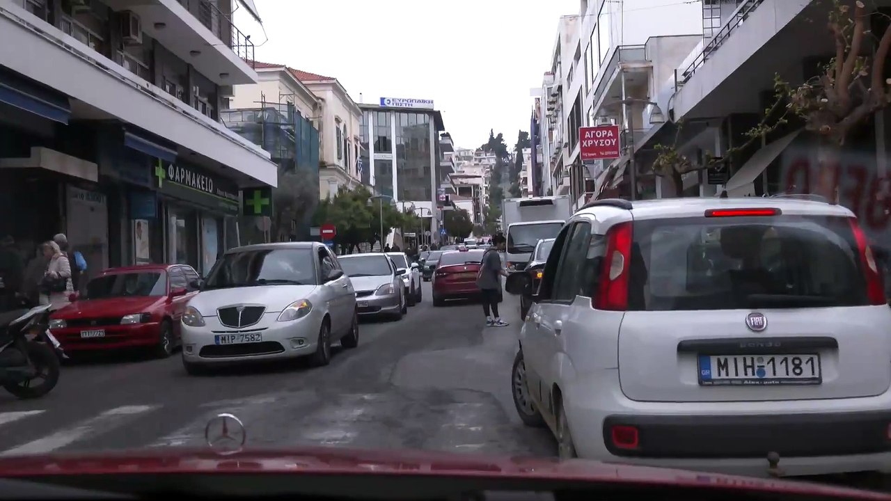 Αγανακτισμένοι οι οδηγοί ταξί με τις λακούβες στους δρόμους της Λαμίας