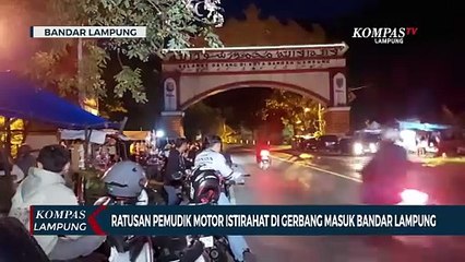 Ratusan Pemudik Motor Istirahat di Gerbang Masuk Bandar Lampung