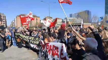 Askatasuna, «non c'è associazione a delinquere». L'esultanza della manifestazione