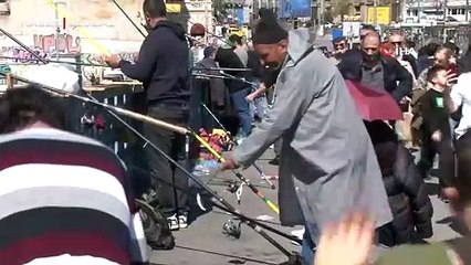 Galata Köprüsü bayramda balıkçılarla doldu taştı