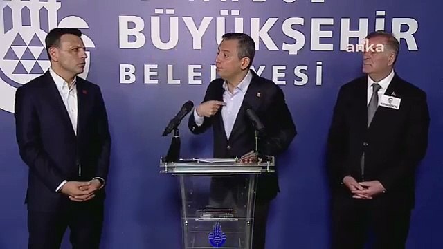 İngiliz İşçi Partisi şimdi 'Demokrasiden yanayız' diye açıklama yapıyor.