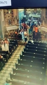 Dupla aproveita descuido e rouba bolsas de fiéis em igreja de Salvador