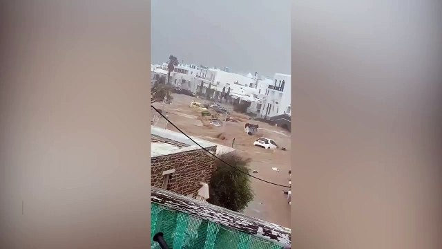 Torrential rains cause severe flooding on the island of Paros, Greece! In some areas, nearly 100 mm of rain has fallen in a short time