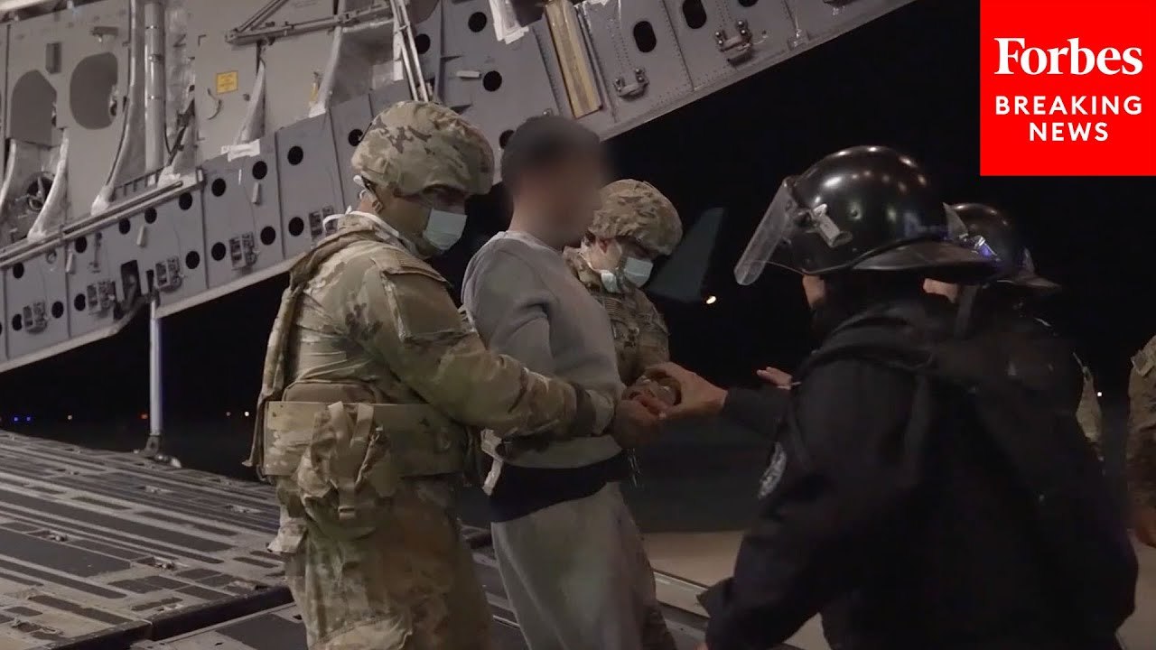 17 Alleged Gang Members Deported From The U.S. Arrive In El Salvador