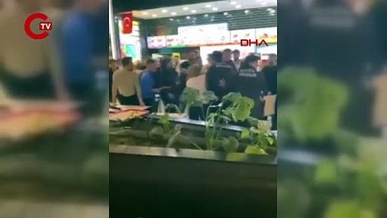 Bursa'da bir AVM'de iki grup arasındaki kavga kamerada