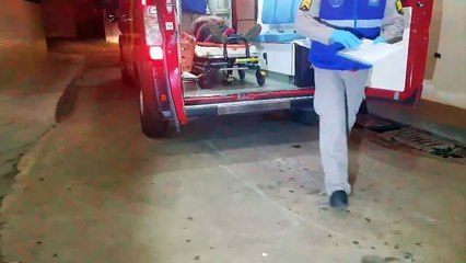 Homem é levado à UPA Tancredo após sofrer incidente com peça de caminhão