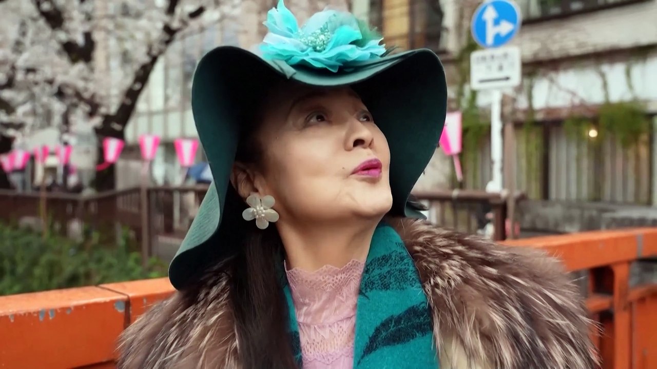 Crowds in Tokyo brave chilly weather for cherry blossoms
