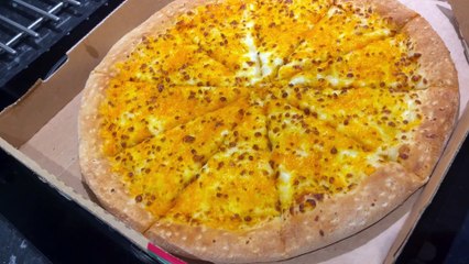 I tried Papa John's brand new baked cheese pizza