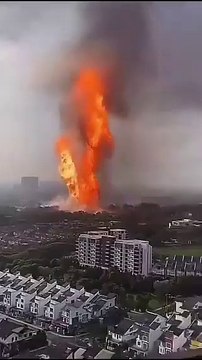 Fusa de gasoduto causa enorme incêndio perto da capital da Malásia