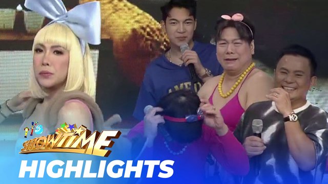 It's Showtime: Sofa ng ‘It’s Showtime,’ BUMIGAY NA DAHIL KINA MC AT LASSY?! (Sine Mo ‘To)