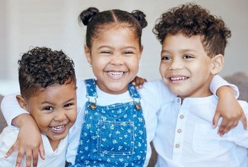 Vrai ou faux ? 10 idées reçues sur les fratries