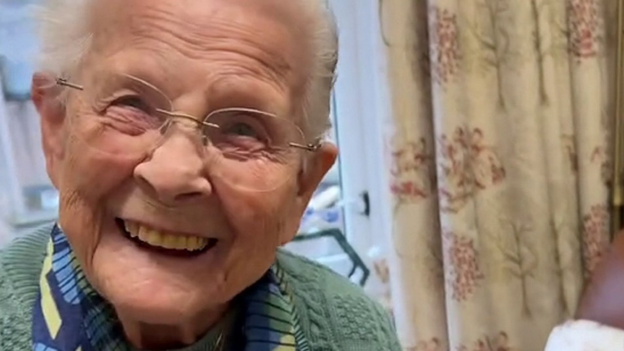 Oma's heilsame Reaktion auf den Enkelsohn's schrägen Beziehungsroman