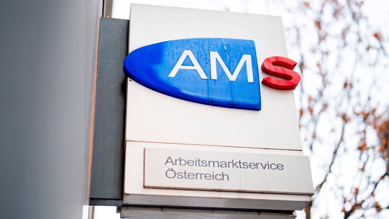 Arbeitslosigkeit im März gestiegen - Handel und Industrie stark betroffen