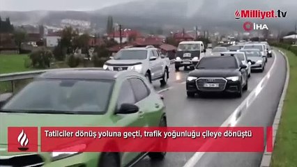 Tatilcilerin dönüş çilesi başladı! Kilometrelerce kuyruk oluştu