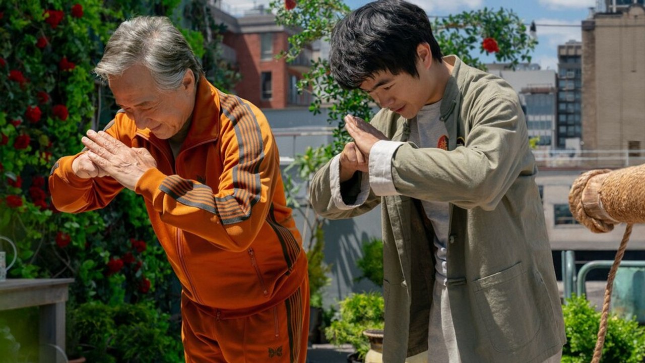 Im Trailer zu Karate Kid: Legends lernt eine neue Kung-Fu-Generation alte Weisheiten