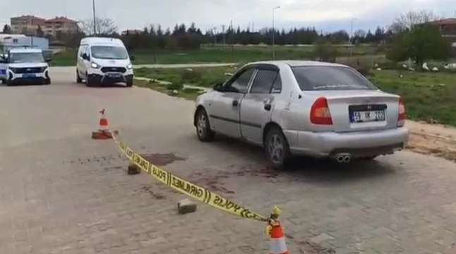 Arkadaşını boğazından bıçakladı