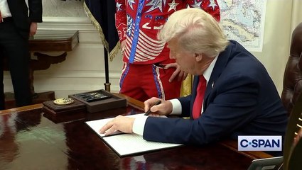 Fox News reporter makes fun of Kid Rock’s Oval Office outfit