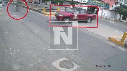 VIDEO: ¡Ninguno frenó! Impactante choque entre una camioneta y un motociclista en Cochabamba