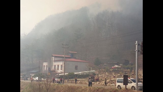 전북 무주 야산 불 진화...요양원 입소자 등 30여 명 대피 / YTN
