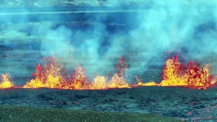 La erupción de un volcán obliga a evacuar un pueblo pesquero en Islandia