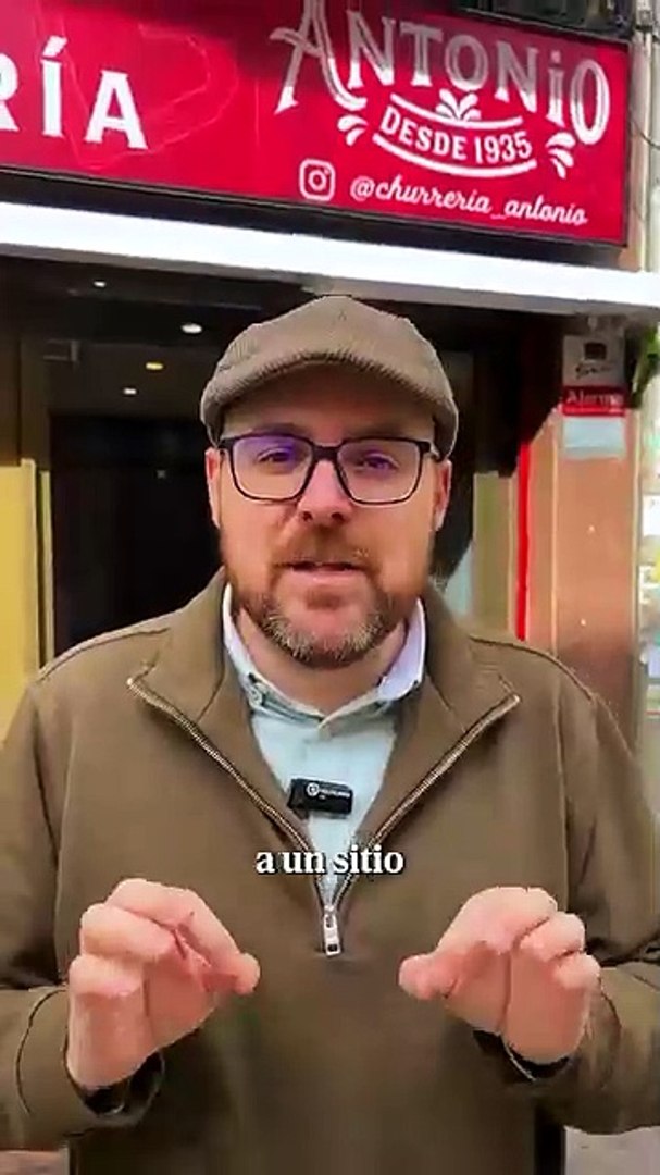 Nos acercamos hasta una hist�rica churrer�a del popular barrio de Vallecas para probar sus m�ticas ranas, bautizadas as� por el sonido que hacen al fre�rse. Un desayuno que algunos llaman "porrija".