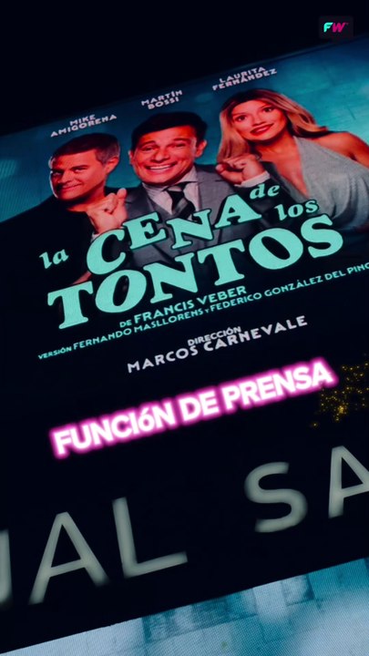 ¡LA CENA DE LOS TONTOS BRILLÓ EN SU ALFOMBRA AZUL!