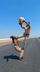 Shalu Kirar - Police wali ne kiya kmal 😱😳😱 _fbreelsvideo _fbreelsfypシ゚ _reelsfypシ _reelschallenge _flexibility _fb _gymnastics _viralvideo _vi