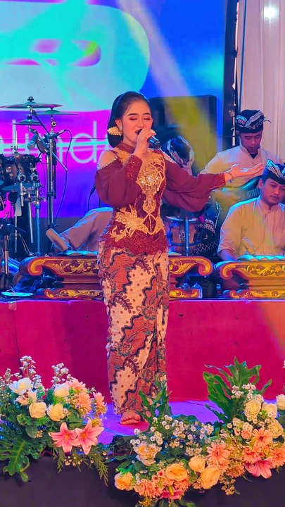 Paling luwes goyangane Sinden Rinvi Campursari Mayangkara Niken Salindry pokoknya Joss
