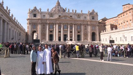 Papa Francisco está melhor e Vaticano sugere possibilidade de aparição pública