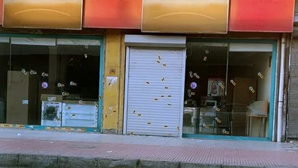 Kavgayı ayırmayan esnafın dükkanına 57 el ateş edildi