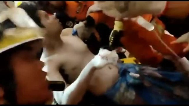 Myanmar, birmano estratto vivo dalle macerie a cinque giorni da sisma