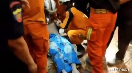 Myanmar, birmano estratto vivo dalle macerie a cinque giorni da sisma
