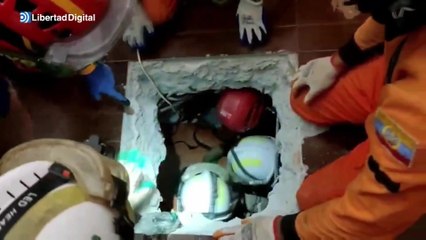 Agónico rescate de un hombre vivo entre escombros 5 días después del terremoto en Birmania