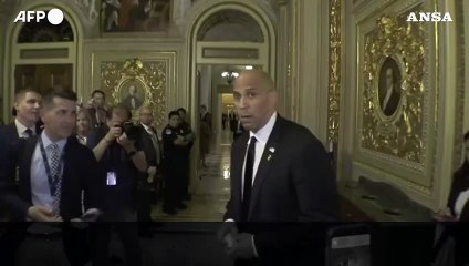 Il discorso record, il senatore Booker parla no-stop per oltre 24 ore