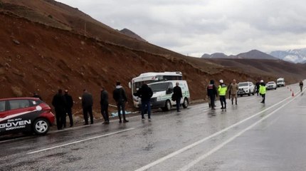 Servis midibüsü yamaca çarparak durabildi, 1 kişi öldü, 16 kişi yaralandı