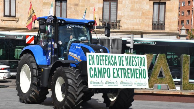 La tractorada que ha atravesado Valladolid este miércoles en dirección a Bruselas