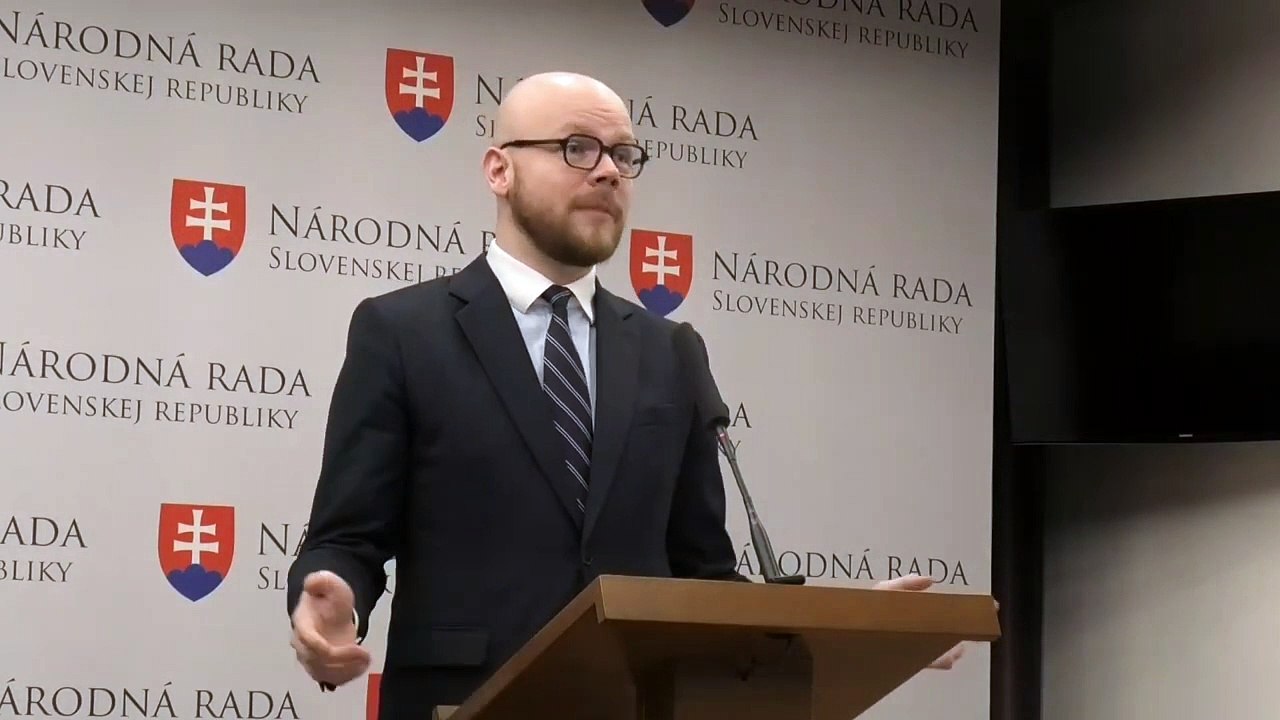ZÁZNAM: SNS víta tzv. covidové amnestie, opozícia návrh odmieta