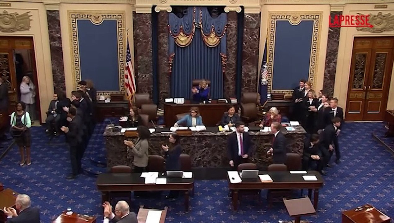 Cory Booker batte il record per il discorso pi? lungo della storia del Senato parlando per oltre 25 ore