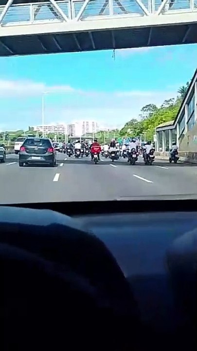 Motociclistas fazem motociata em homenagem à blogueiro executado em Cajazeiras
