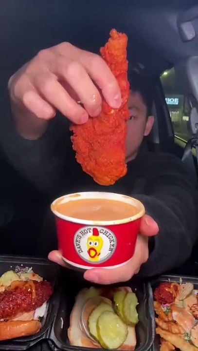 Follow for more ASMR videos🌮🍟 Credits: @thejcheneats #mukbang #asmr #fastfood #asmreating