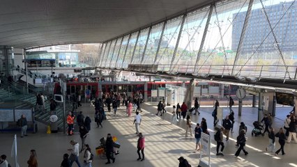 Explore Stratford Station: London's Iconic Landmark 🚉