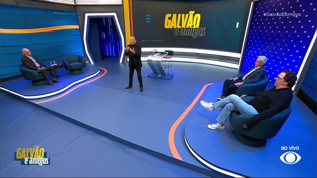 Galvão apresenta Ronaldo e outros amigos em estreia do novo programa